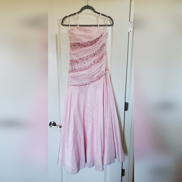 Tony Bowls Paris Pink Beaded Evening Gown, Size 4 - Picture 1 of 12